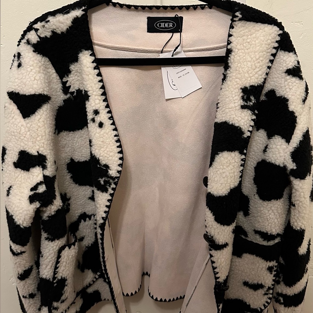 Brand New never worn Cider throw over jacket